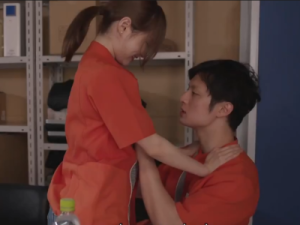 Mối tình ngang trái của nữ nhân viên ở siêu thị mini nọ